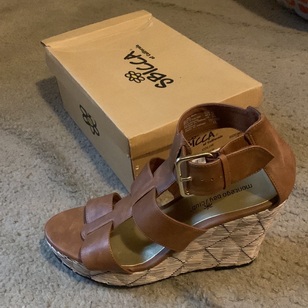Sandals - Picture 3 of 4